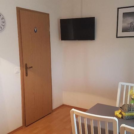 Apartmani Ab ピロヴァッツ エクステリア 写真